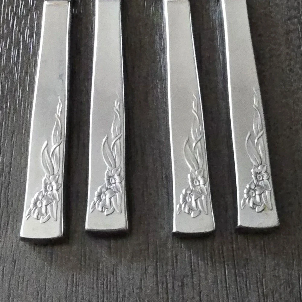 Oneida‎ Stanhome Stainless Daffodil  Dinner Butter Knives Set of 4 Flatware